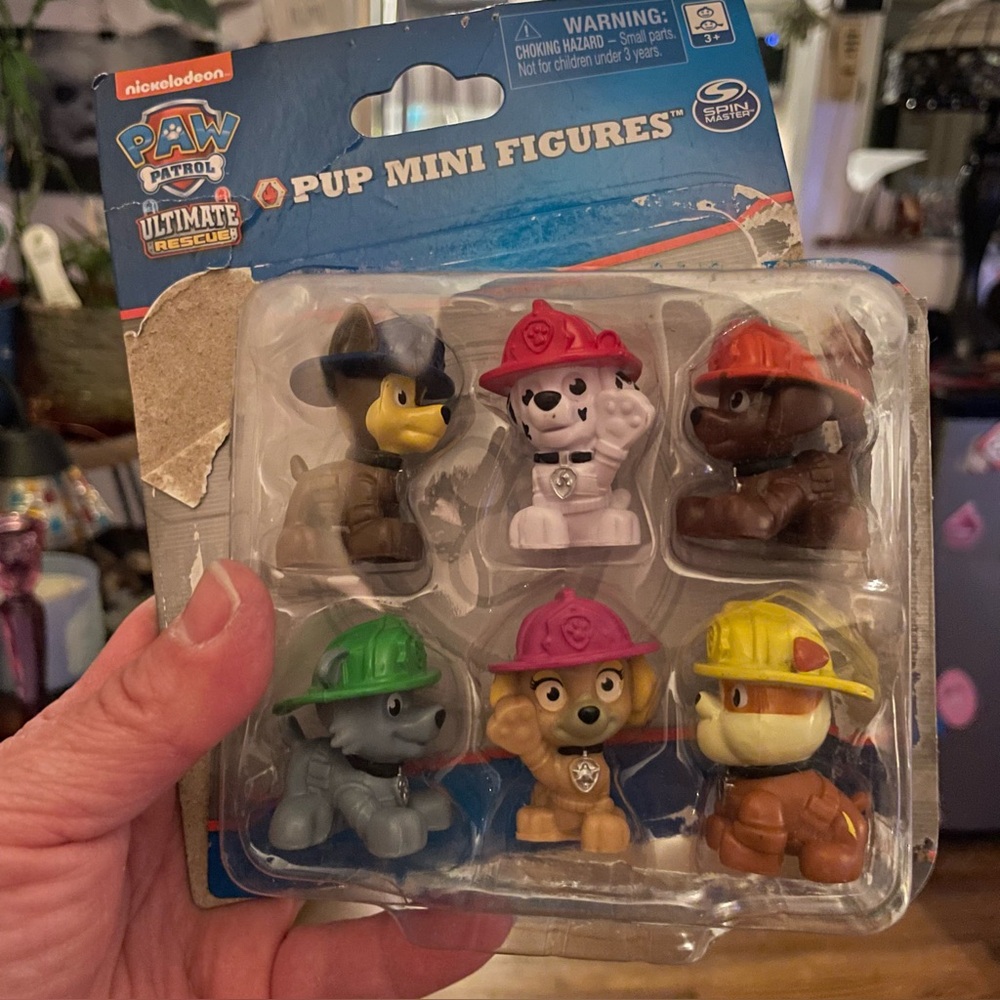 Nickelodeon Paw Patrol Ultimate Rescue Figures - Red, Pink, Yellow, Green, Brown